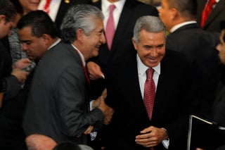 Revela. Roberto Madrazo (derecha), candidato del PRI en 2006, declaró que en sus actas de aquella elección AMLO aventajaba a Calderón. (ARCHIVO, 2015)