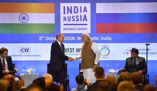 Apoyo. Vladímir Putin (Izq.) y Narendra Modi asistieron a la XIX Cumbre Anual India-Rusia.