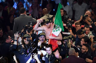 Saúl Álvarez buscará su tercer título mundial en diferente división, al pelear en las 168 libras. (ARCHIVO)