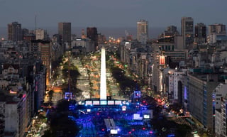 De la misma manera, el evento se realizó en pleno corazón de la ciudad, con la explanada del Obelisco como testigo, la cual albergó a poco más de 300 mil personas. (AP)