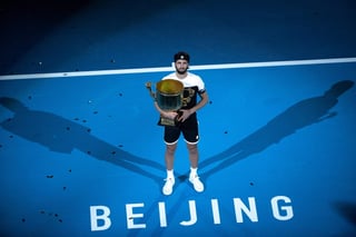El nuevo ganador de este torneo, número 34 del ranking de la ATP, dio cuenta de Del Potro en una hora y 39 minutos en dos sets que concluyeron en 6-4.