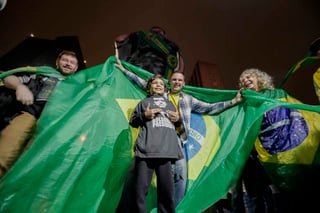 El candidato de ultraderecha a la presidencia de Brasil, Jair Bolsonaro, logró ayer una votación abrumadora de 46 por ciento en los comicios de hoy, pero sin lograr evitar el segundo turno. (EFE)