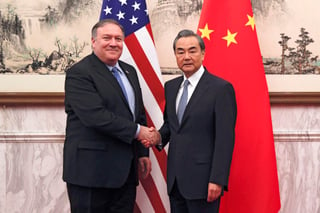 El ministro de relaciones exteriores de China le expresó ese mensaje al secretario de Estado, Mike Pompeo, quien se encuentra en el país asiático. (AP)
