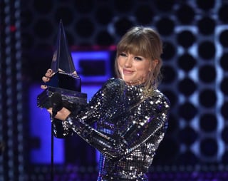 Reconocimientos. La cantante Taylor Swift ganó el premio estelar de Artista del año y en Mejor álbum pop/rock por Reputation y Gira del año. (AGENCIA)