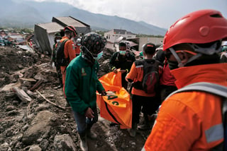El gobierno anunció la suspensión de la búsqueda de sobrevivientes tras el terremoto de hace dos semanas en la isla de Célebes. (AP)