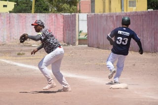 Una auténtica guerra de batazos, ganó el equipo del SAT Torreón a la escuadra De la Torre y Campa, con marcador de 13 carreras por 9, donde Mauricio Guerrero fue el pitcher ganador y Jorge García vio la derrota reflejada en su récord.  (ARCHIVO)