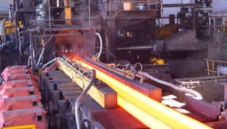 Altos Hornos de México no produce tubería para perforación ni alambrón, pero vende acero a industrias que sí podrían fabricar algunos de esos productos para exportarlos al país del norte.
(ARCHIVO)
