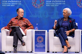 Riesgo. La directora gerente del FMI, Christine Lagarde (d) y el presidente del BM, Jim Yong Kim. (EFE)