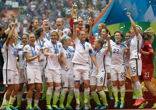 La selección estadounidense festeja tras ganar el Mundial de 2015.