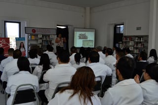 Conferencias. Brindan a estudiantes de Optometría de la región, conocimientos para detectar patologías. (EL SIGLO DE TORREÓN)