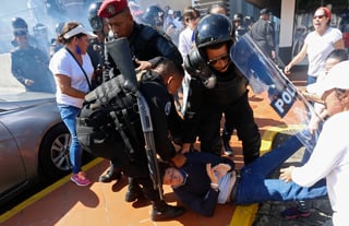 Firmes. Los 'blanquiazules' prometieron seguir adelante con las protestas, clamando a voces por una 'Nicaragua Libre'. (AP)