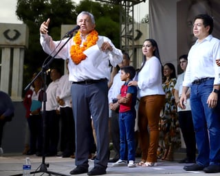 Gira. Andrés Manuel López Obrador se reunió con simpatizantes de Colima y defendió la consulta. (EL UNIVERSAL)