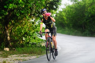 Un excelente tiempo registró luego de rodar 40 kilómetros en bicicleta, que le ayudó a cerrar de gran forma en la isla de Cozumel.