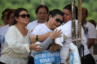 Familiares de desaparecidos se unieron en una misa. (AP)
