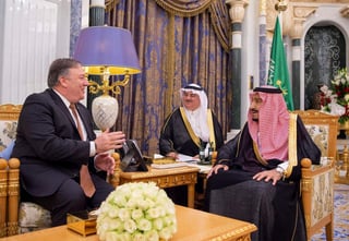 Pompeo llegó hoy a Arabia Saudí, enviado por el presidente, Donald Trump, para abordar el asunto directamente con las autoridades saudíes. (EFE)