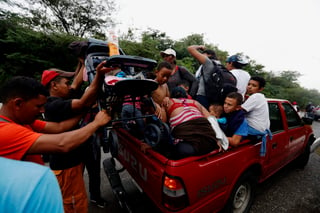 Ante la eventual llegada de una caravana de migrantes hondureños a México, el gobierno de este país anunció algunas medidas, en apego a una política migratoria respetuosa de los derechos humanos y del derecho internacional humanitario. (EFE)