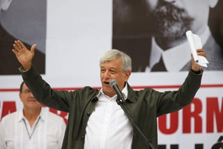 López Obrador dijo ayer en Durango que desaparecerán los inspectores de dependencias como el SAT, Profeco y Salud. (JOSÉ ANTONIO RODRÍGUEZ) 