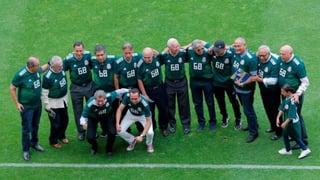 Integrantes del Tri de las Olimpiadas de México 68 fueron homenajeados en el Estadio Azteca. (Especial)