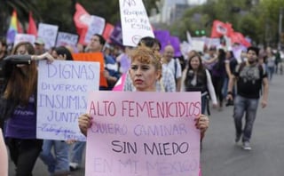 Así lo dijo la feminista al ser entrevistada en la conmemoración del 65 aniversario del sufragio femenino en México, quien consideró que ello se debe “a la incursión de manera novísima de las mujeres a la política”. (ESPECIAL)