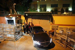 Indagan. La policía forense turca siguen en el consulado saudí para una segunda investigación en Estambul, Turquía. (EFE)
