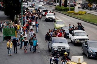 El secretario de Economía, Ildefonso Guajardo Villarreal, consideró que el tema migratorio entre México y Estados Unidos va por otra “autopista” que la del acuerdo comercial T-MEC. (EFE)
