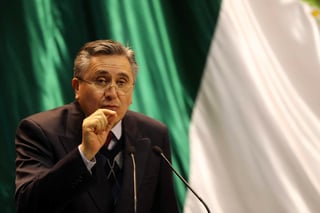 El presidente de la Comisión Nacional de los Derechos Humanos (CNDH), Luis Raúl González Pérez, consideró que México debe rechazar la política de odio, xenofóbica y racista que impulsa Estados Unidos hacia los migrantes centroamericanos. (EL UNIVERSAL)