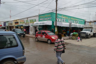 Inician actividad. Festividades religiosas comienzan a registrar alzas en ventas en el sector Centro de Matamoros. (EL SIGLO DE TORREÓN/ROBERTO ITURRIAGA)