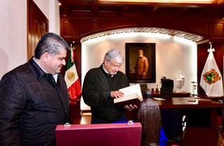 Visita. El presidente electo, Andrés Manuel López Obrador con el gobernador, Miguel Riquelme.