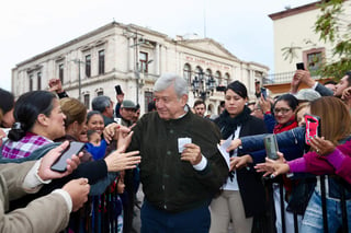 El presidente electo, Andrés Manuel López Obrador, se reúne con el gobernador de Nuevo León, Jaime Rodríguez Calderón, y colaboradores en el Palacio de Gobierno para la presentación del programa de gobierno para esta entidad. (EL UNIVERSAL)