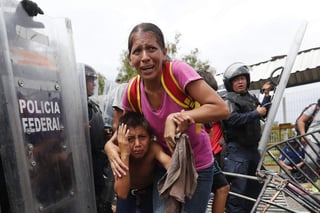 La caravana de migrantes logró llegar hasta la frontera de Guatemala y México en Tecún, Umán. (ARCHIVO)
