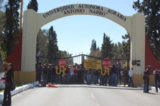 Los estudiantes iniciaron la huelga de hambre y sólo ingieren agua y sueros. (ARCHIVO)