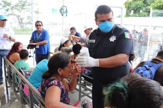 En tanto que hay disponibles camillas y ambulancias para los casos que es necesario el traslado de los migrantes centroamericanos. (ARCHIVO)