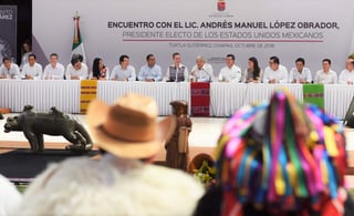 López Obrador pidió al gobernador de Chiapas, Manuel Velasco, que dé garantías para alojamiento y de protección a las familias de la caravana migrante que viene de Centroamérica. (NOTIMEX) 