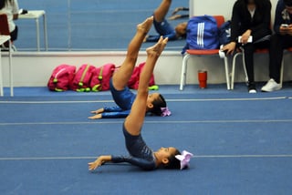 Las gimnastas laguneras midieron sus habilidades ante las participantes foráneas.