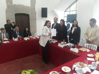 Nombró a la alcaldesa María Luisa González Achem como presidenta de la Comisión de Desarrollo Económico Sostenible. (EL SIGLO DE TORREÓN)