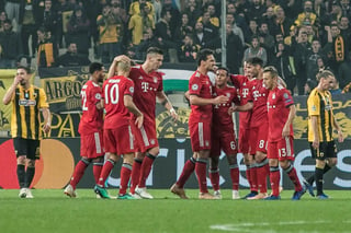 Los jugadores del Bayern de Munich celebran un gol durante el partido disputado ante el AEK Atenas.