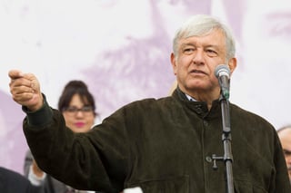 El presidente electo, Andrés Manuel López Obrador, clausurará esta tarde los foros por la Pacificación y Reconciliación Nacional, en el Archivo General de la Nación, y se espera que esboce su programa para frenar la violencia a partir del próximo 1 de diciembre, donde el tema de la seguridad será una prioridad en su gobierno. (ARCHIVO)