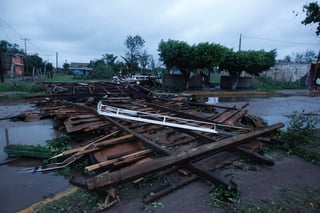 'Willa' derribó árboles y postes de energía eléctrica con la posterior suspensión del servicio, desbordó ríos y arroyos que inundaron e incomunicaron varias poblaciones en los estados de Sinaloa, Nayarit y Jalisco. (NOTIMEX)