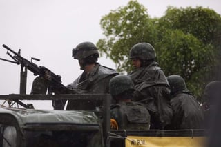 En Sinaloa se encuentran desplegados mil 11 soldados en los municipios de Mazatlán, Escuinapa, El Rosario, La Cruz de Elota y Culiacán, quienes realizan las actividades de traslado de personas damnificadas a cuatro albergues. (EFE)