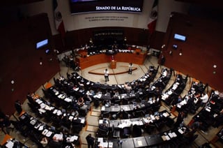 La mayoria morenista en el Senado y la oposición se enfrentaron ante la consulta del NAICM. (ESPECIAL)