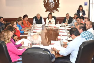 Análisis. Reunión de Cabildo de Gómez Palacio, encabezada por la alcaldesa, Leticia Herrera. (CORTESÍA)
