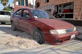 Derecho. Si su vehículo sufre daños a consecuencia del mal estado de la pavimentación, puede denunciarlo. (EDITH GONZÁLEZ)