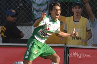 El exjugador de Santos, Fernando Arce, marcó uno de los goles más emblemáticos en la historia de los duelos ante Rayados. (ARCHIVO)