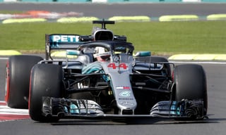 En el Autódromo Hermanos Rodríguez, todas las escuderías llevan a cabo los entrenamientos libres del Gran Premio de México Fórmula 1 en la Ciudad de México. En la imagen, Lewis Hamilton del equipo Mercedes.