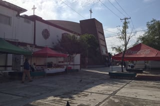 Preparativos. Desde hace días, se comenzaron a montar los puestos para la kermés en la parroquia de San Judas Tadeo. (GUADALUPE MIRANDA)