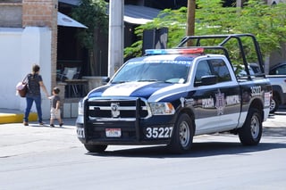 Varios sujetos armados la subieron a su propia camioneta y escaparon por calles de Torreón. (ARCHIVO)