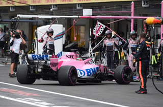 El corredor mexicano Sergio Pérez de Force India abandonó ayer el Gran Premio de México en el Autódromo Hermanos Rodríguez.