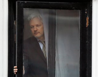 Concesión. Assange dijo que Ecuador busca poner fin a su asilo y entregarlo a EU. (AP)