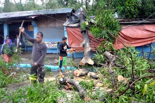Provocó aludes que dejaron al menos seis muertos y obligaron a miles a huir de aldeas que aún se recuperaban de una tormenta mortífera del mes pasado. (AP)