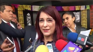 Mayté López, ex esposa del senador electo Noé Castañón (PRI), acudió al Senado a exigir que el legislador no se escude en el fuero y evite hacer frente al proceso penal que se le sigue por violencia intrafamiliar. (ESPECIAL)